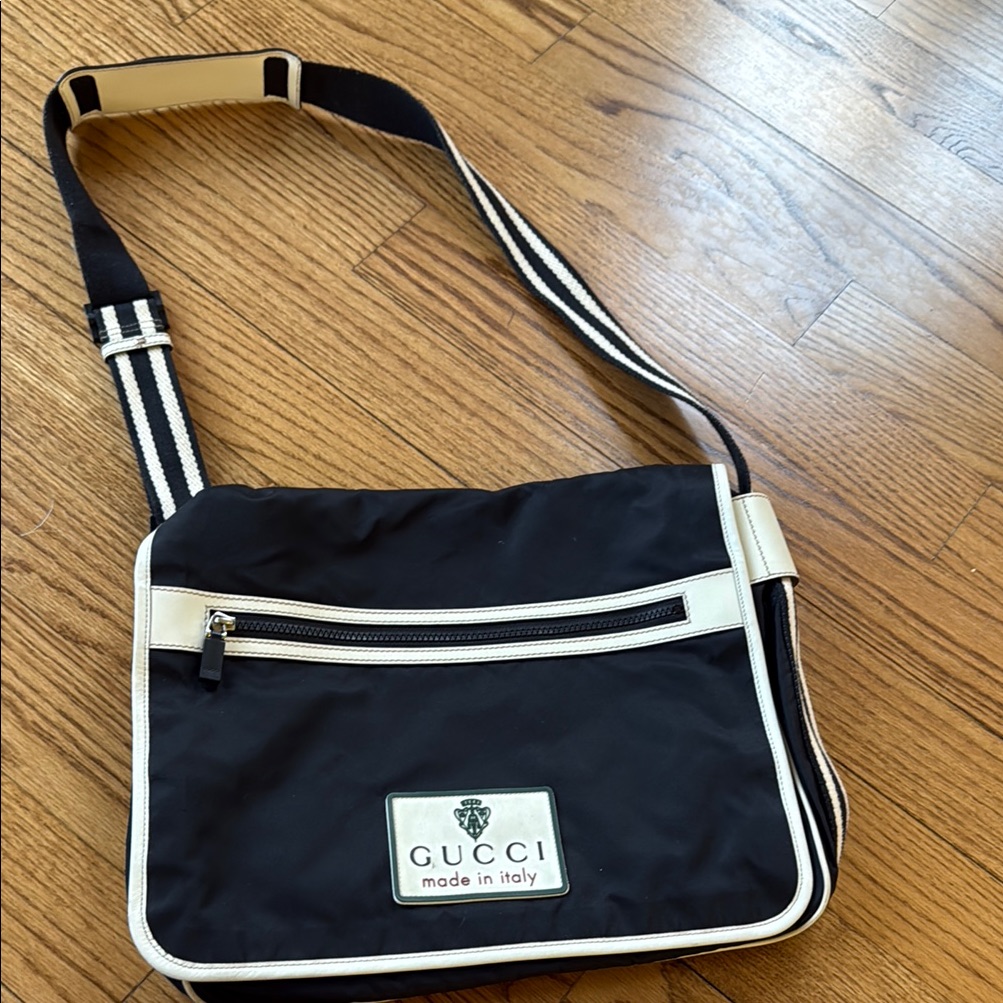 Gucci Black Nylon Messenger Bag With Cream Trim